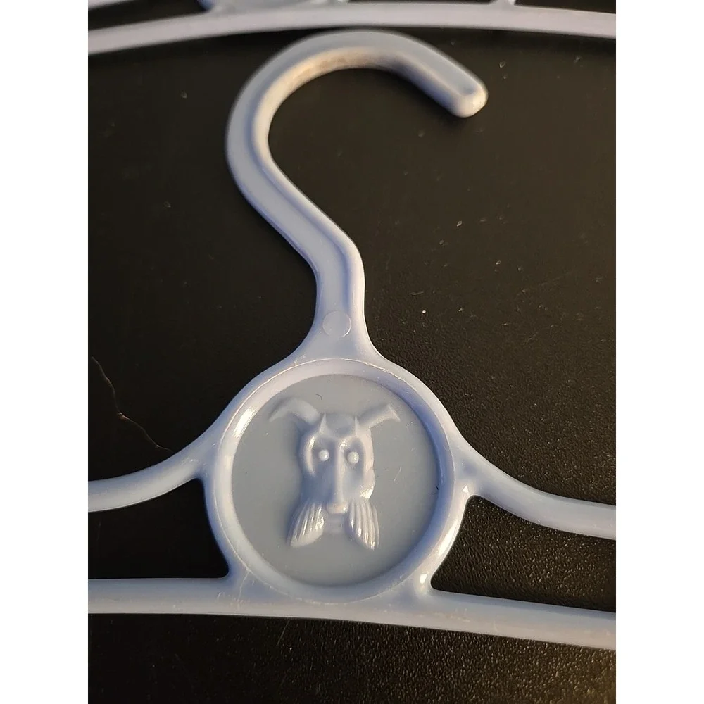 Vintage Baby Infant Clothes Hangers Hard Plastic Bear M Dog Turtle Set of 6‎